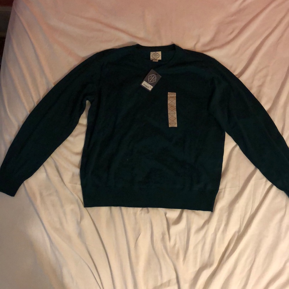 Men’s v-neck sweater